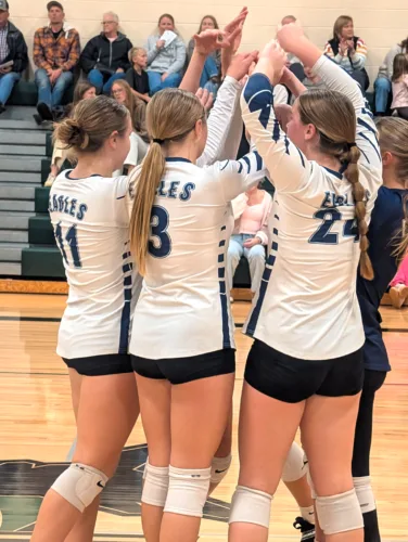 Jets fly to victory at volleyball tri-meet